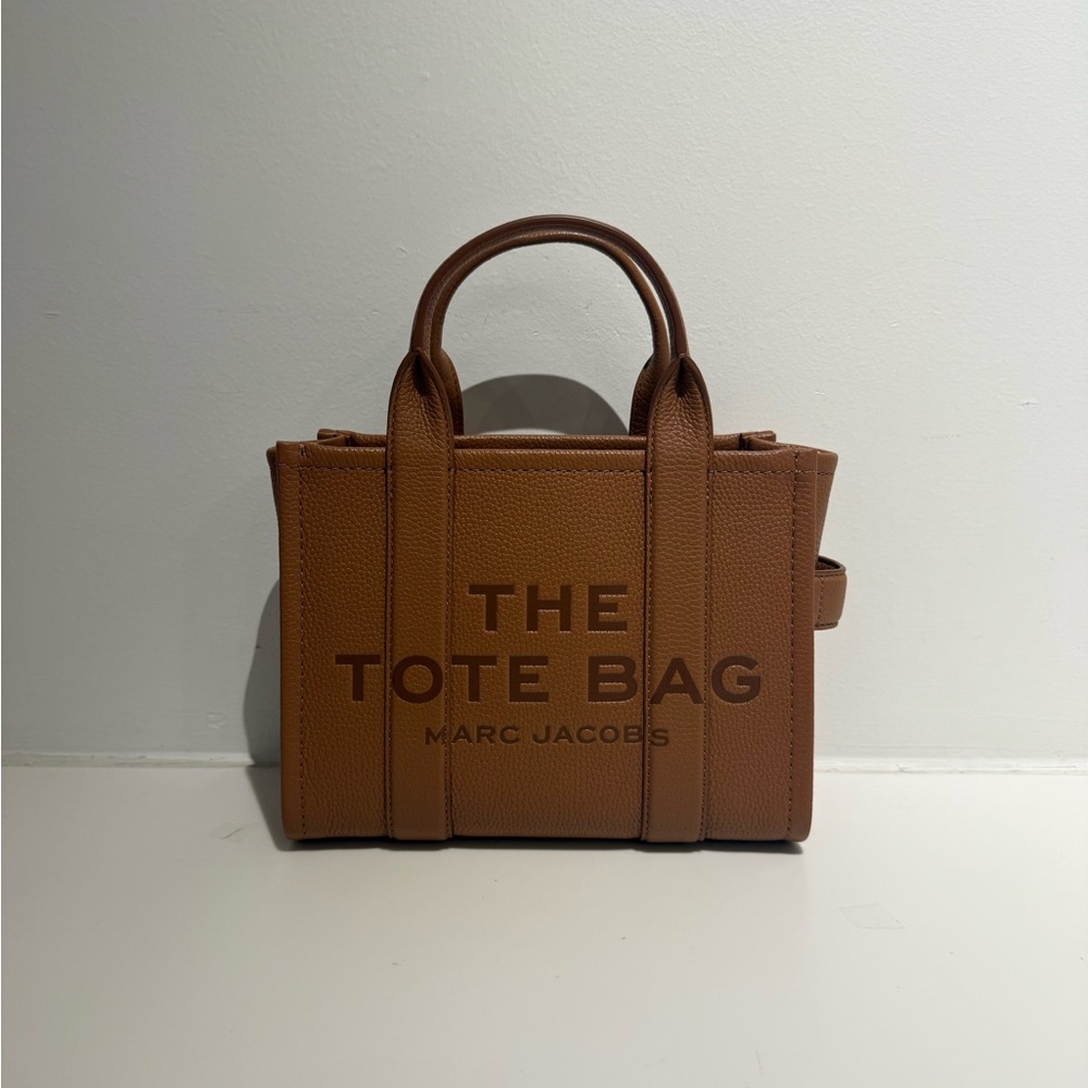NWT Marc Jacobs The Tote Bag small argan oil